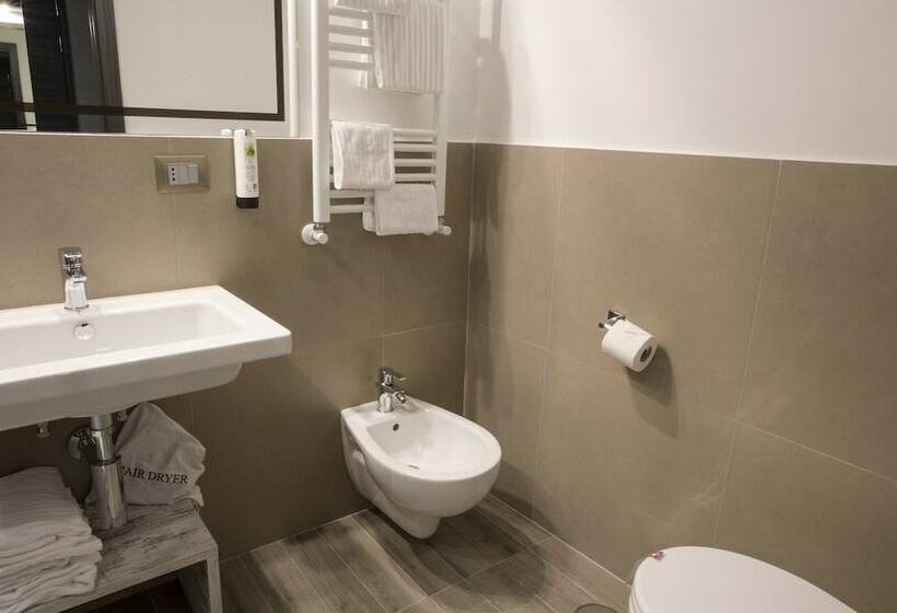 חדר קלאסי, The Guardian