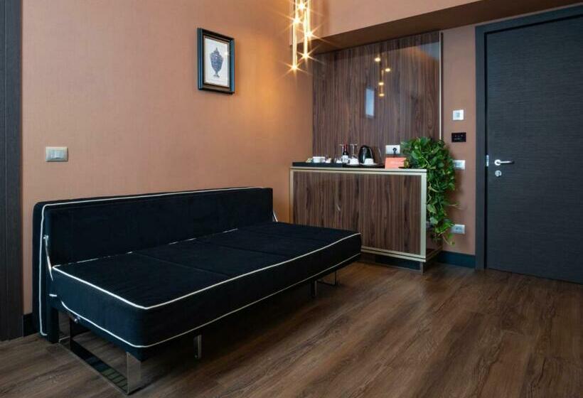 סוויטה, The Guardian