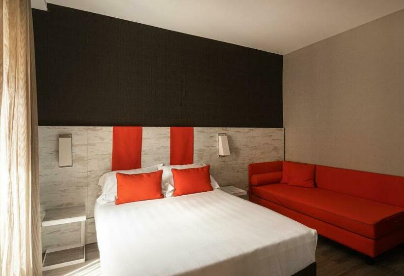 חדר משפחתי, The Guardian