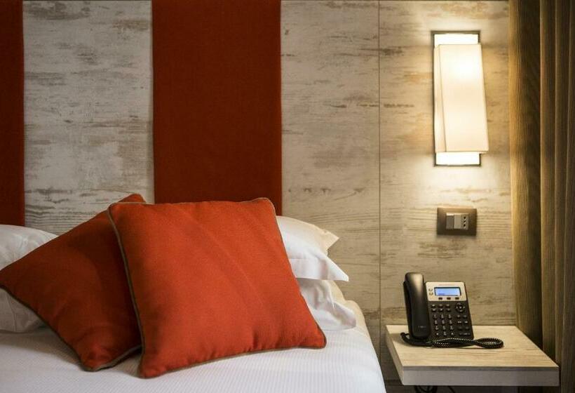 חדר משפחתי, The Guardian