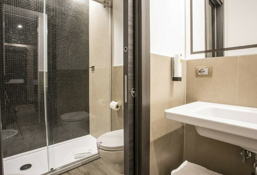 חדר משפחתי, The Guardian