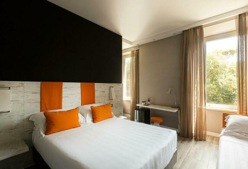 חדר בסיסי, The Guardian