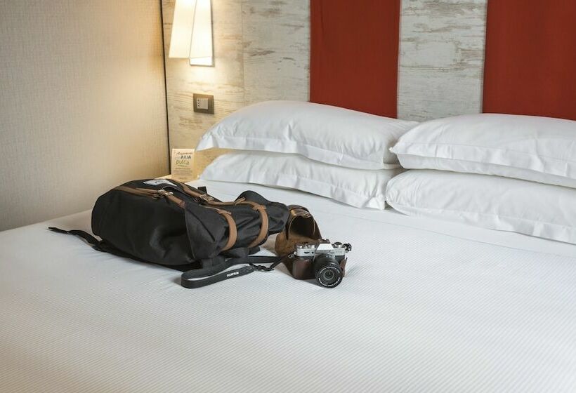 חדר בסיסי, The Guardian