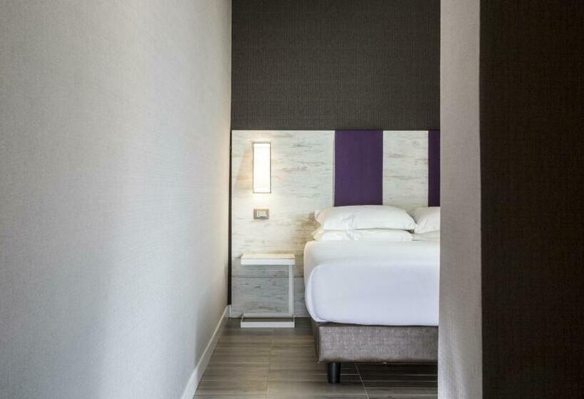 חדר סופריור, The Guardian