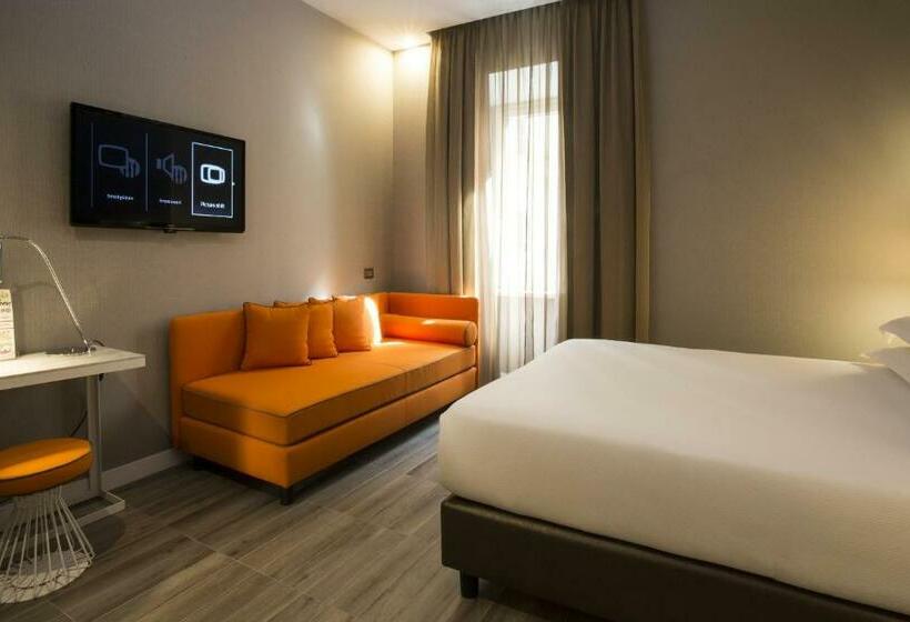 חדר דלוקס לשלושה, The Guardian