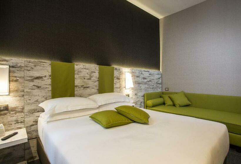 סוויטת ג'וניור, The Guardian