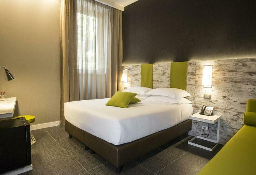 סוויטת ג'וניור, The Guardian