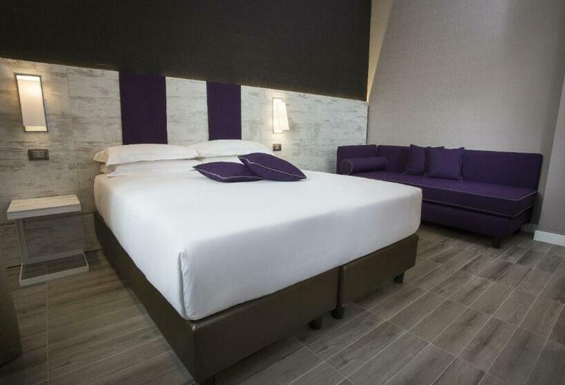 סוויטת ג'וניור, The Guardian