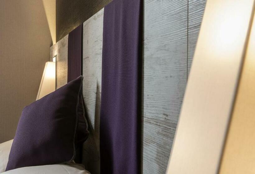 סוויטת ג'וניור, The Guardian