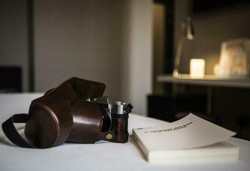 סוויטת ג'וניור, The Guardian