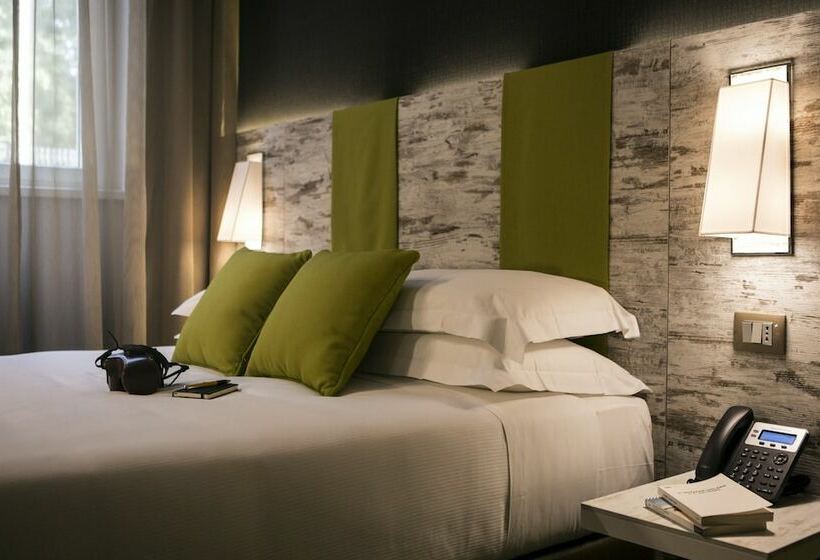 סוויטת ג'וניור, The Guardian