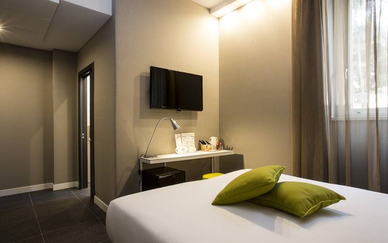 חדר משפחתי, The Guardian