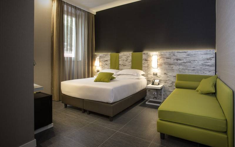 חדר משפחתי, The Guardian