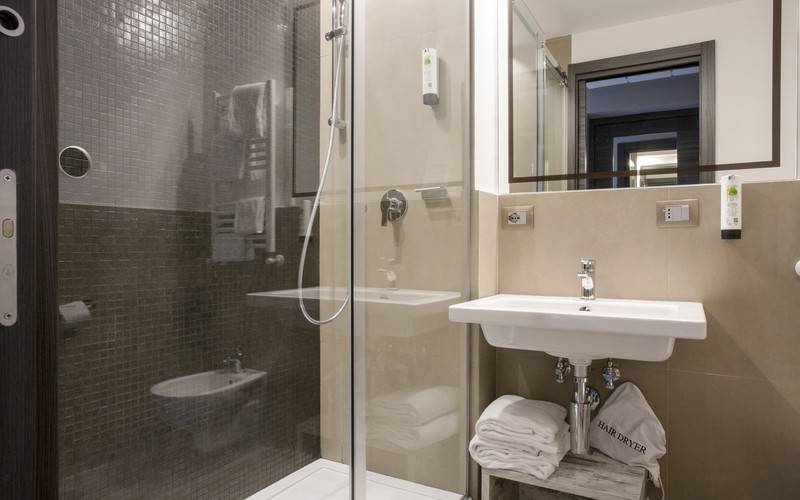 חדר קלאסי, The Guardian