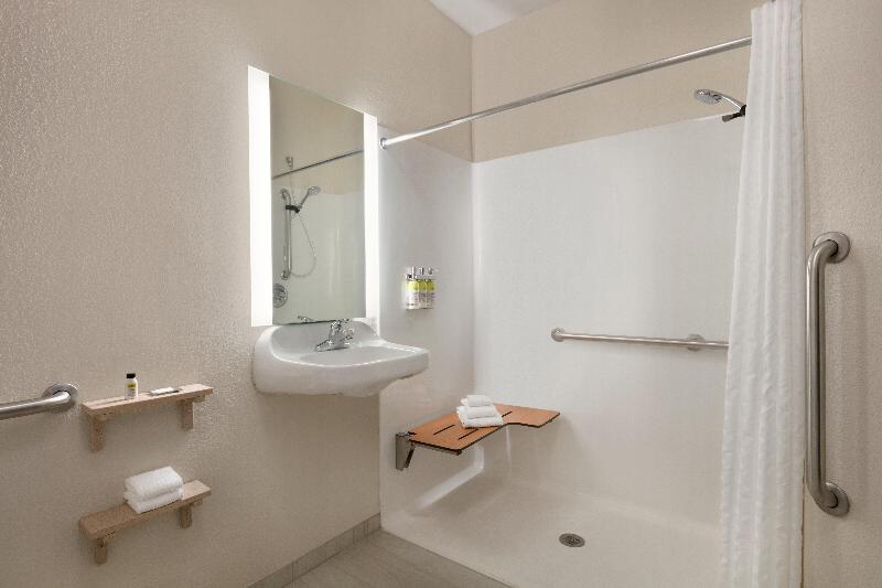 חדר סופריור, The Guardian