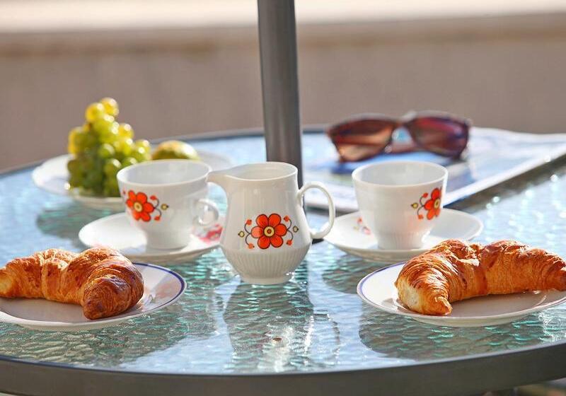 חדר משפחתי, The Guardian