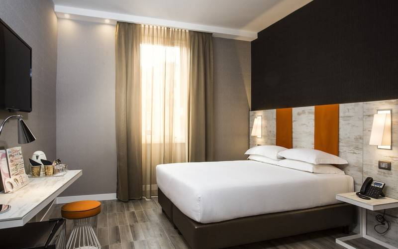 חדר סופריור, The Guardian