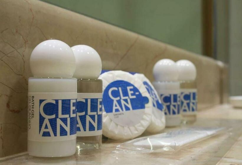 غرفة بريميوم مطلة على حمام السباحة, Tryp By Wyndham Porto Expo