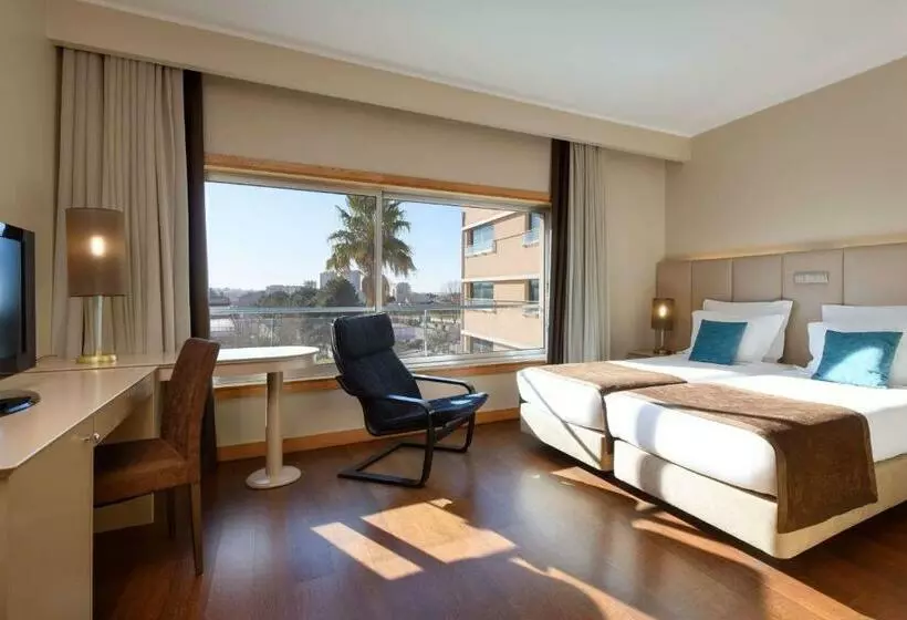 Premium Room Pool View, Tryp By Wyndham Porto Expo