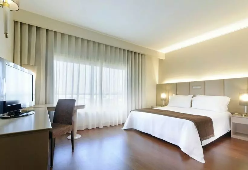 Premium Room Pool View, Tryp By Wyndham Porto Expo