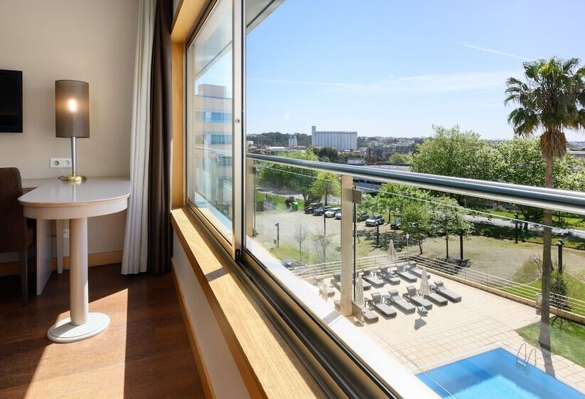 Номер Premium Вид на Бассейн, Tryp By Wyndham Porto Expo