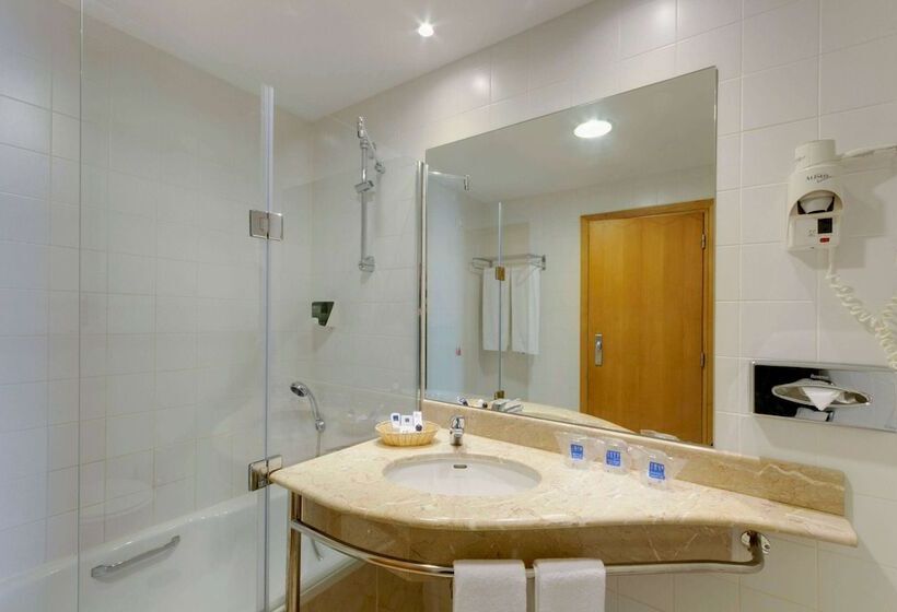 Номер Стандарт Адаптированный для Инвалидов, Tryp By Wyndham Porto Expo