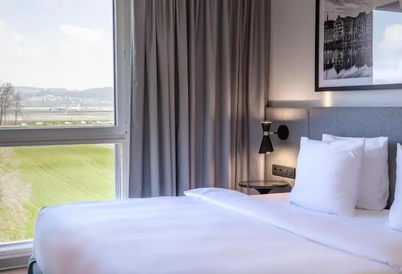 眺望のあるファミリールーム, Radisson Hotel Zurich Airport
