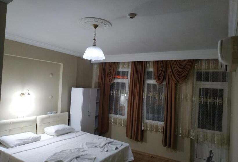 带阳台的三人标准间, Ephesus Centrum