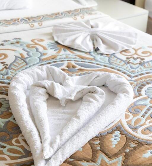 标准三人间, Ephesus Centrum