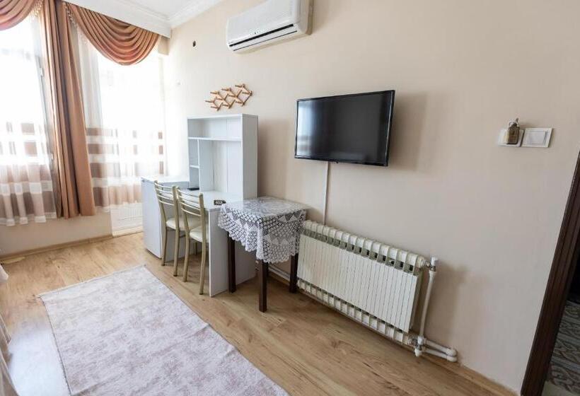 带阳台标准四人间, Ephesus Centrum