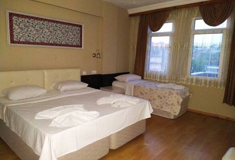 标准三人间, Ephesus Centrum