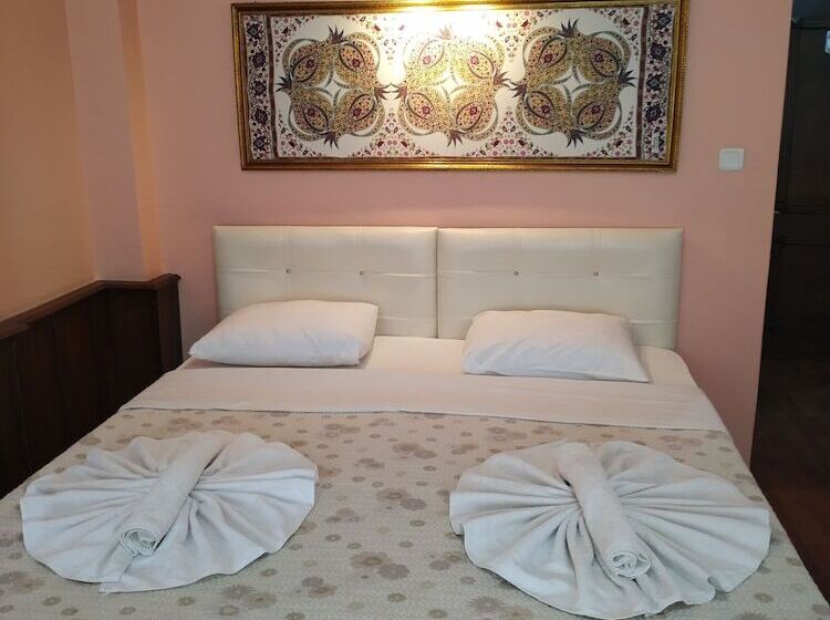 标准三人间, Ephesus Centrum