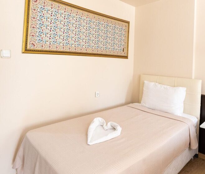 标准三人间, Ephesus Centrum