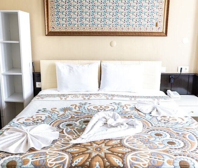 标准三人间, Ephesus Centrum