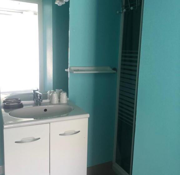 Номер Стандарт Трехместный, Les Chambres Des Gites Des Isles