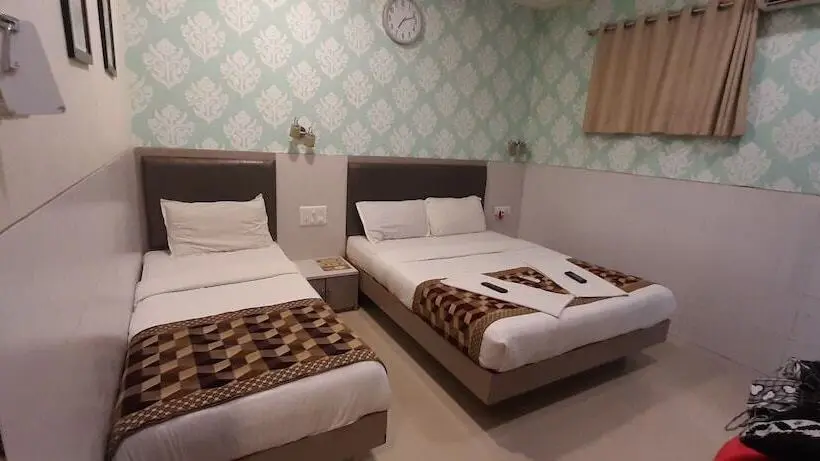اتاق استاندارد سه نفره, Kf Residency