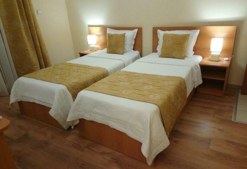 스탠다드 발코니 룸, Victoria Family