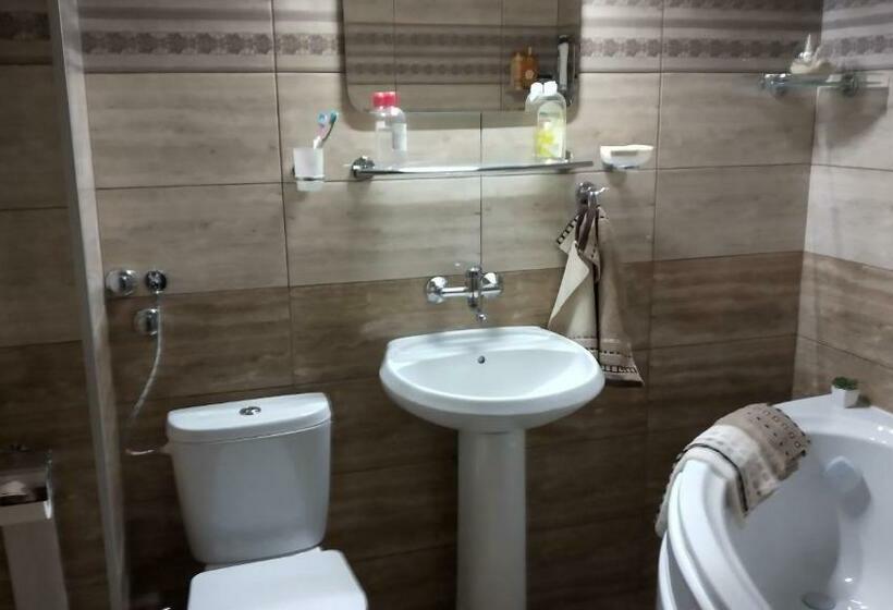 디럭스 스위트, Victoria Family