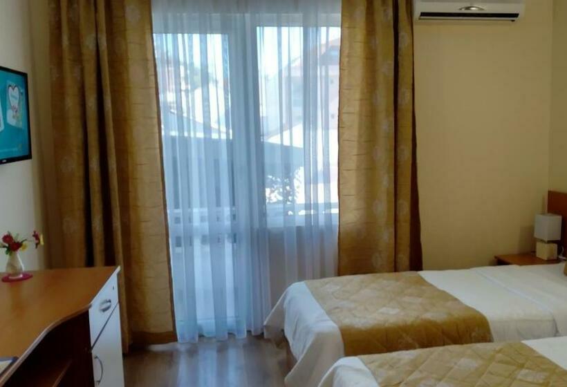 스탠다드 발코니 룸, Victoria Family