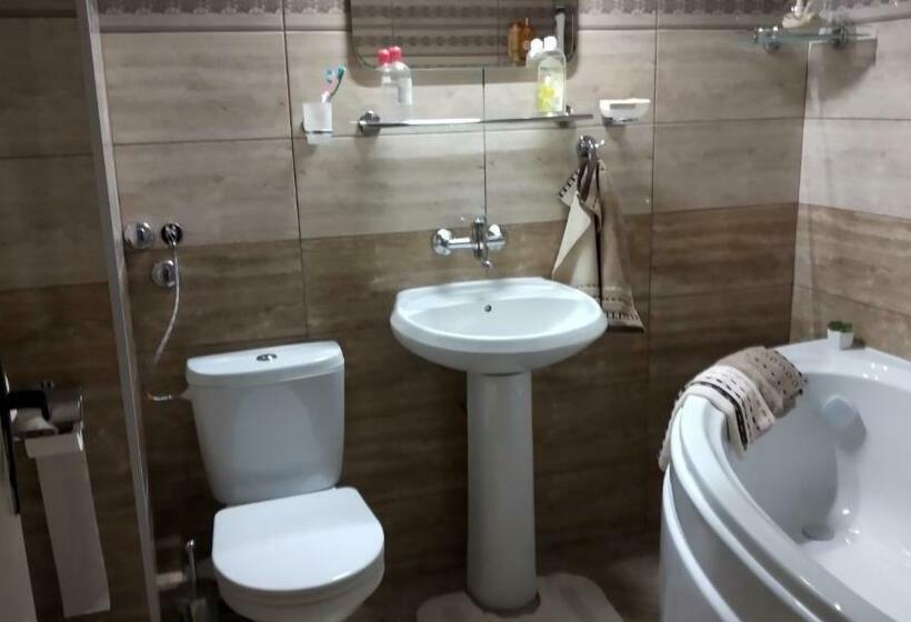 디럭스 스위트, Victoria Family