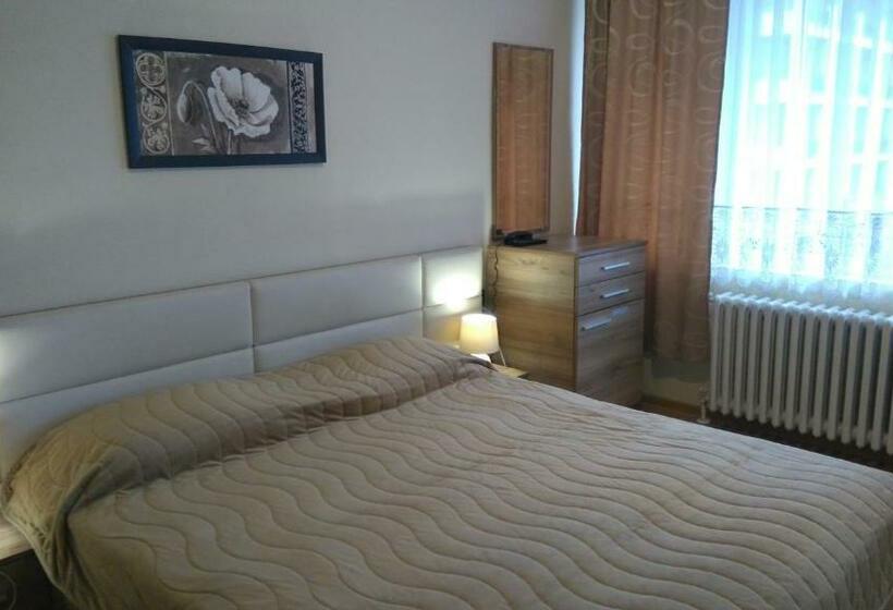 디럭스 스위트, Victoria Family