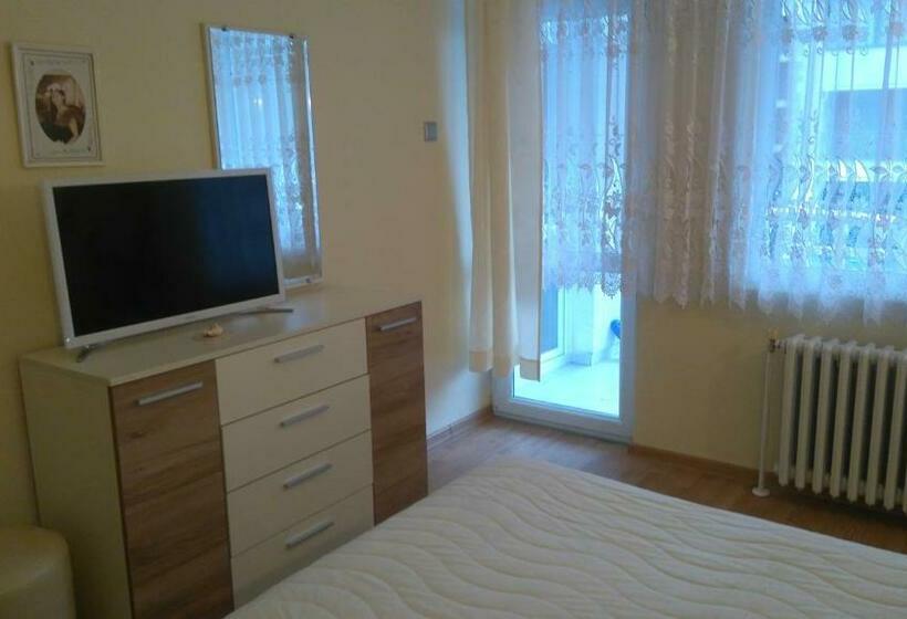 디럭스 스위트, Victoria Family