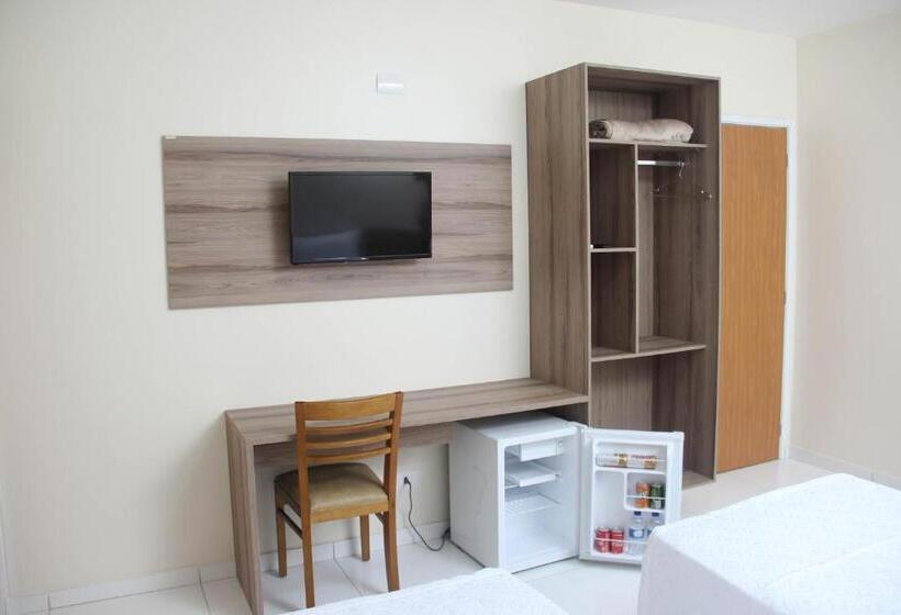 标准三人间, Executive