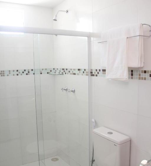 标准三人间, Executive