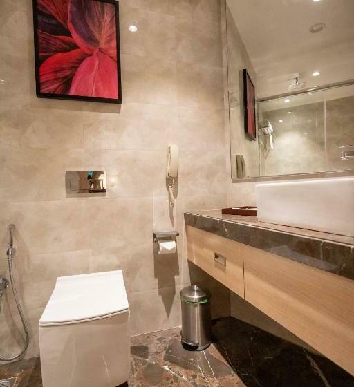 جناح جونيور, The Orchid Lonavala