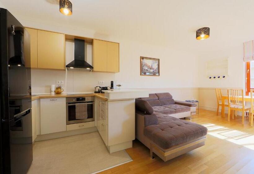 דירה בת חדר שינה 1 עם מרפסת, The Bluedeck Wellness Apartment