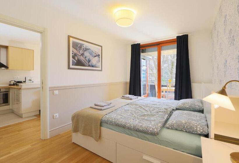 Апартаменты 1 Спальня с Балконом, The Bluedeck Wellness Apartment