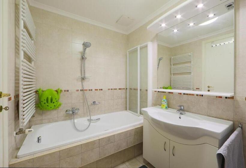 דירה בת חדר שינה 1 עם מרפסת, The Bluedeck Wellness Apartment