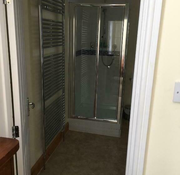 غرفة ديلوكس, The White Lady