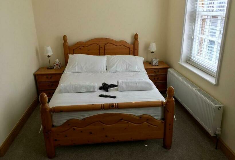 غرفة ديلوكس, The White Lady